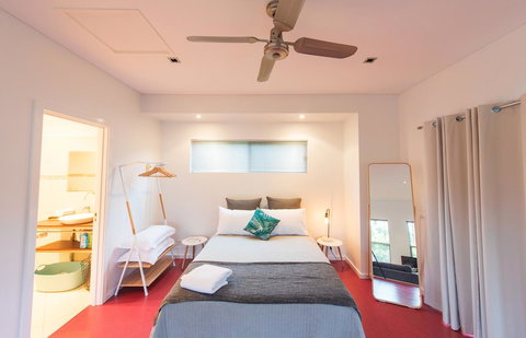 S T U D I O 22 Peaceful Retreat With Garden Views - Your Accommodation 3