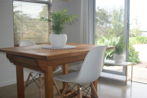 S T U D I O 22 Peaceful Retreat With Garden Views - Your Accommodation 9