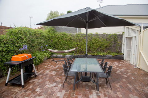 Wayfarers Cottage - Your Accommodation 12