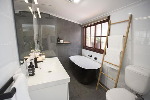 Wayfarers Cottage - Your Accommodation 3