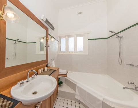 The Tudor House - Your Accommodation 15