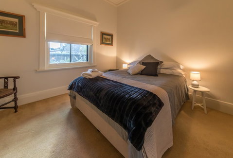 The Tudor House - Your Accommodation 11