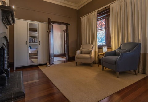 The Tudor House - Your Accommodation 3