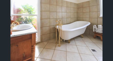 Ambrosia Holiday Home - Your Accommodation 9