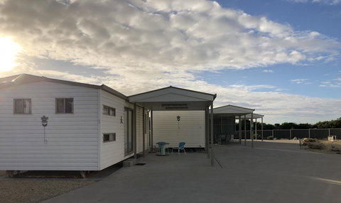 Rocks Retreat Cabin - Dolphin - Your Accommodation 7