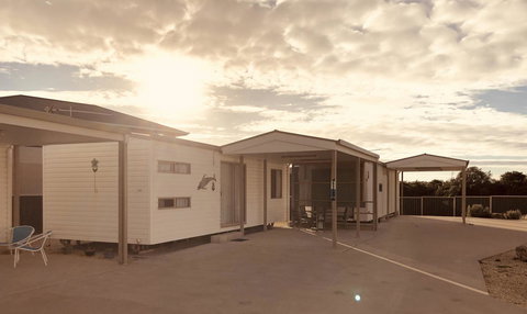 Rocks Retreat Cabin - Dolphin - Your Accommodation 2