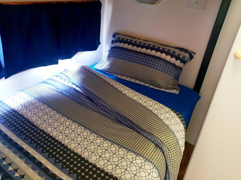 Rocks Retreat Cabin - Dolphin - Your Accommodation 8