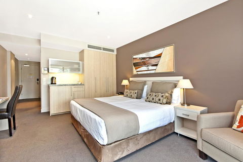 Glenelg Beach Studio - Your Accommodation 12