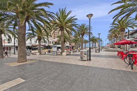 Glenelg Beach Studio - Your Accommodation 8