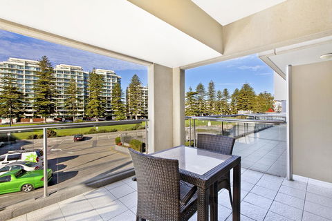 Glenelg Beach Studio - Your Accommodation 5