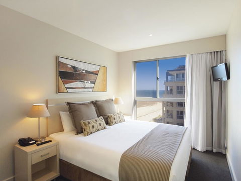 Oaks Glenelg Plaza Pier Suites - Your Accommodation 2