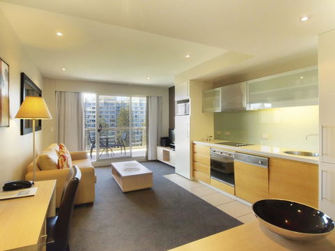 Oaks Glenelg Plaza Pier Suites - Your Accommodation 6