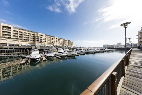 Oaks Glenelg Liberty Suites - Your Accommodation 15