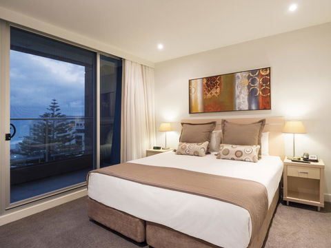 Oaks Glenelg Liberty Suites - Your Accommodation 12