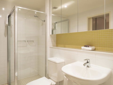 Oaks Glenelg Liberty Suites - Your Accommodation 23