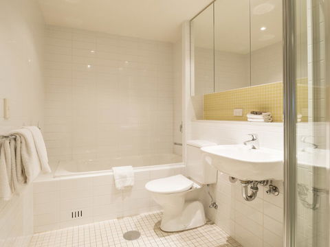 Oaks Glenelg Liberty Suites - Your Accommodation 26
