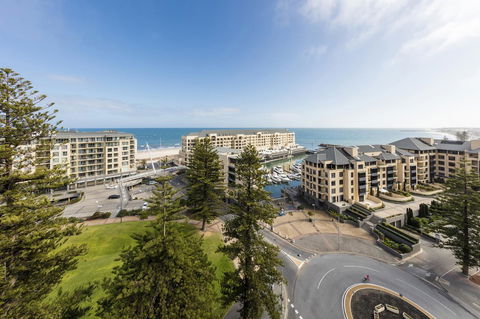 Oaks Glenelg Liberty Suites - Your Accommodation 17