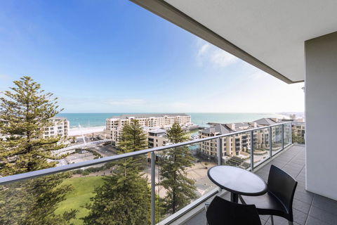 Oaks Glenelg Liberty Suites - Your Accommodation 14