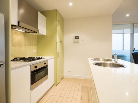 Oaks Glenelg Liberty Suites - Your Accommodation 19