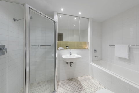 Oaks Glenelg Liberty Suites - Your Accommodation 28