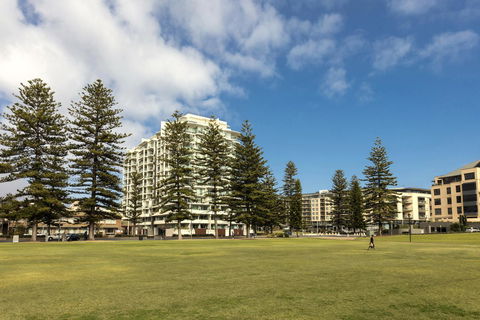 Oaks Glenelg Liberty Suites - Your Accommodation 10