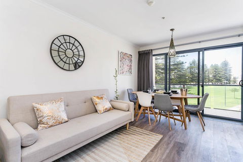 Heart Of Glenelg BnB - Your Accommodation 10