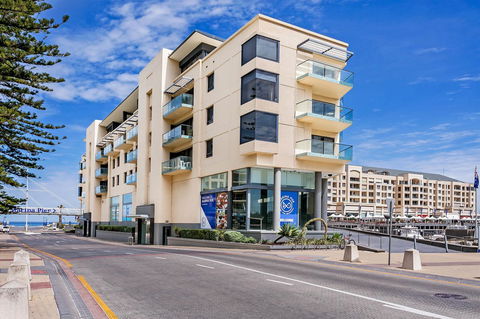 Heart Of Glenelg BnB - Your Accommodation 16