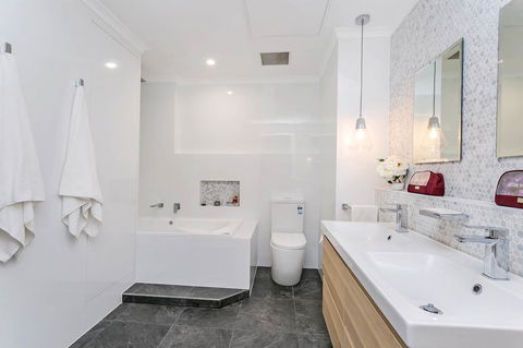 Heart Of Glenelg BnB - Your Accommodation 2