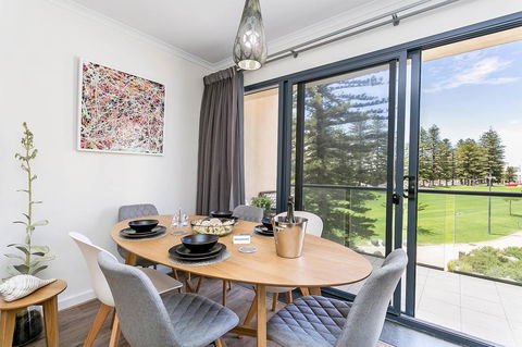 Heart Of Glenelg BnB - Your Accommodation 11