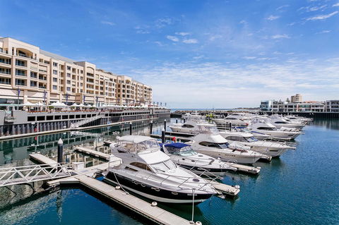 Heart Of Glenelg BnB - Your Accommodation 22