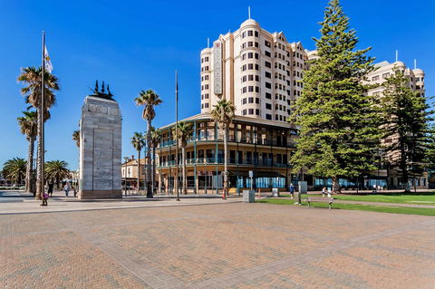 Heart Of Glenelg BnB - Your Accommodation 25