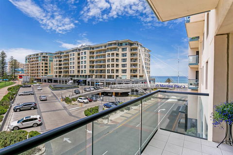 Heart Of Glenelg BnB - Your Accommodation 13