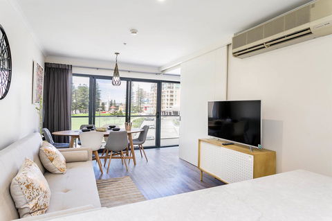 Heart Of Glenelg BnB - Your Accommodation 8
