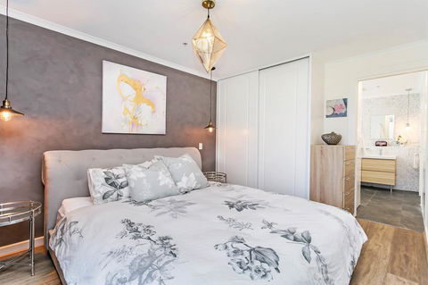 Heart Of Glenelg BnB - Your Accommodation 1