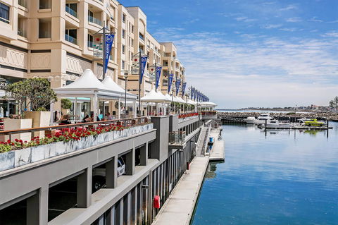 Heart Of Glenelg BnB - Your Accommodation 21