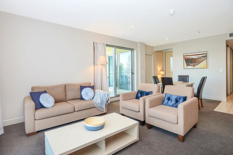 Pier Luxury Apartments - Your Accommodation 24