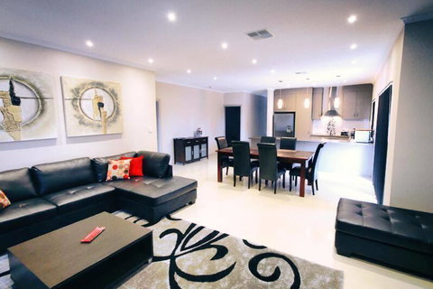 Casavino Luxury Villa - Your Accommodation 3
