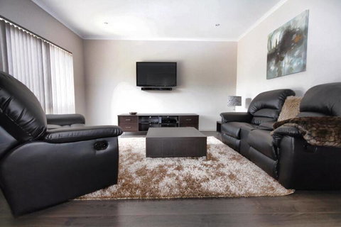 Casavino Luxury Villa - Your Accommodation 18