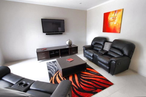 Casavino Luxury Villa - Your Accommodation 24