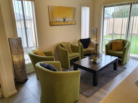 Explore Adelaide, Gawler, The Barossa And Clare Valleys All-in-one - Your Accommodation 1