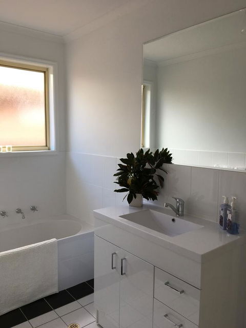 Windsor Gardens Home - Your Accommodation 11