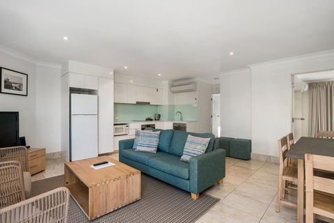 Bayview Beachfront Apartments, In Town Right On The Beach - Your Accommodation 41