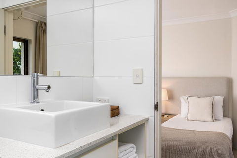 Bayview Beachfront Apartments, In Town Right On The Beach - Your Accommodation 31