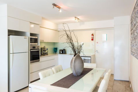 Bayview Beachfront Apartments, In Town Right On The Beach - Your Accommodation 42