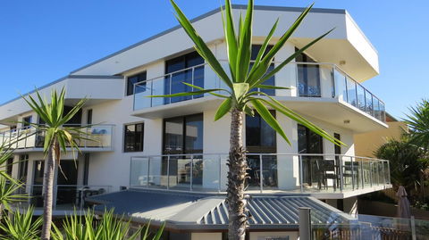 Bayview Beachfront Apartments, In Town Right On The Beach - Your Accommodation 14