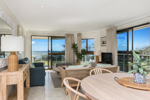 Bayview Beachfront Apartments, In Town Right On The Beach - Your Accommodation 30