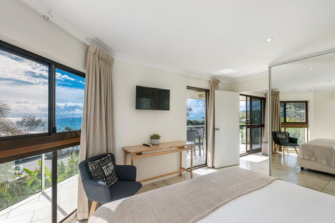 Bayview Beachfront Apartments, In Town Right On The Beach - Your Accommodation 33