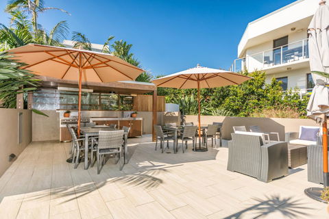 Bayview Beachfront Apartments, In Town Right On The Beach - Your Accommodation 9