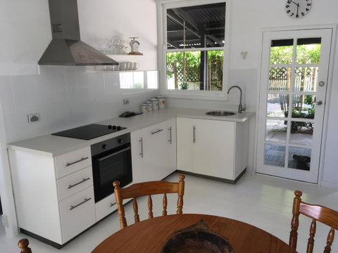 Hilltop Too - Your Accommodation 2