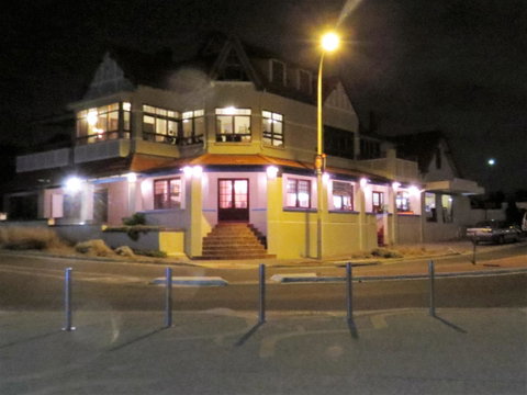 McCloud House - Your Accommodation 8